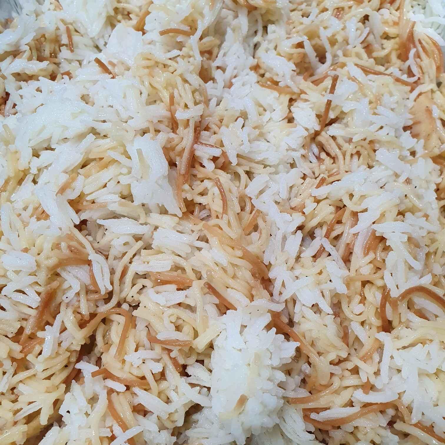 אורז לבן עם תוספות מדליקות