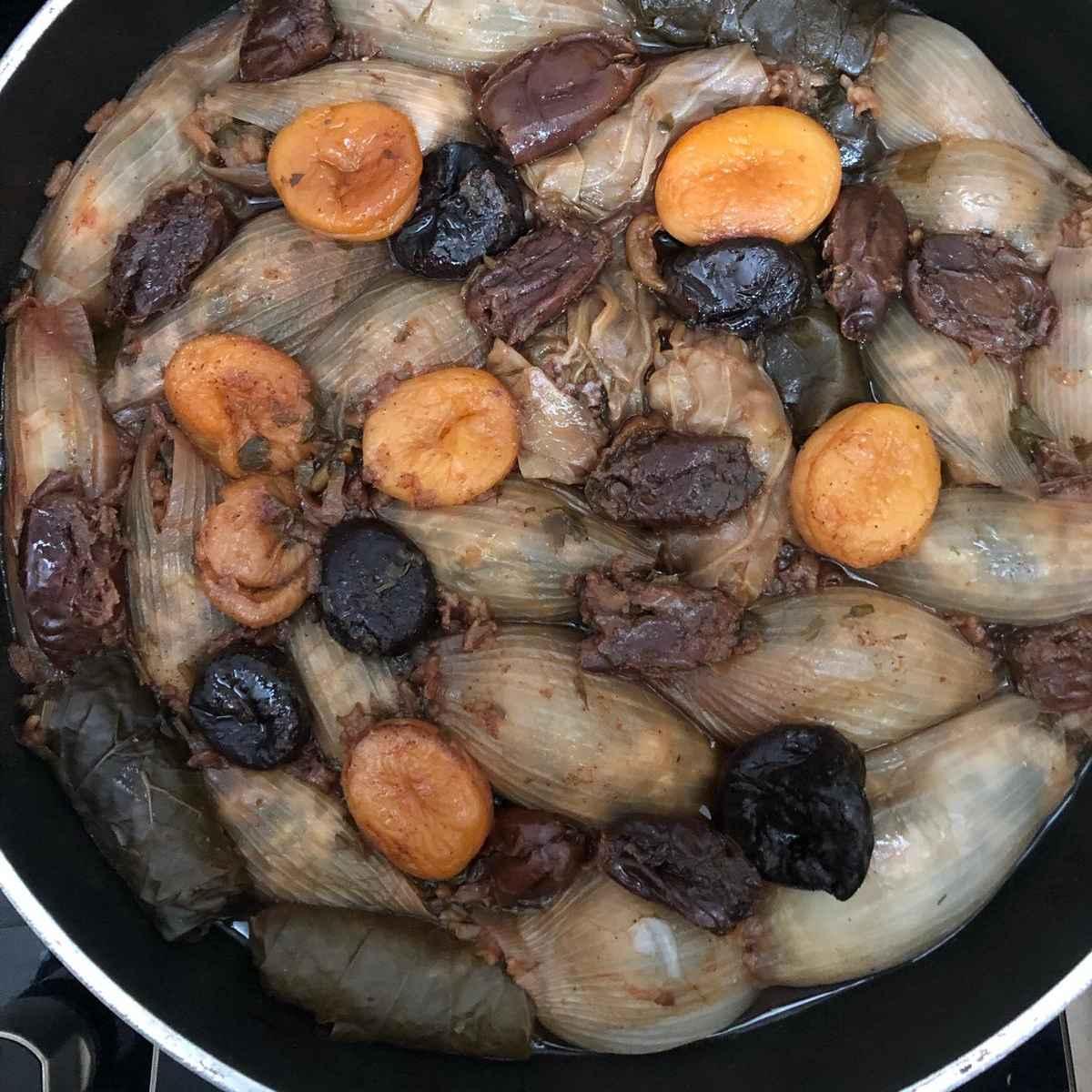 עלי גפן/בצל/כרוב ממולאים