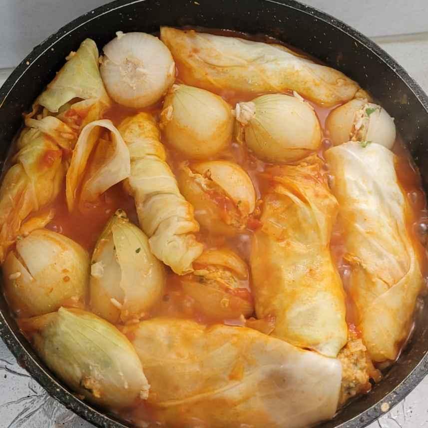 כרוב ובצל ממןלאים בבשר טחון 