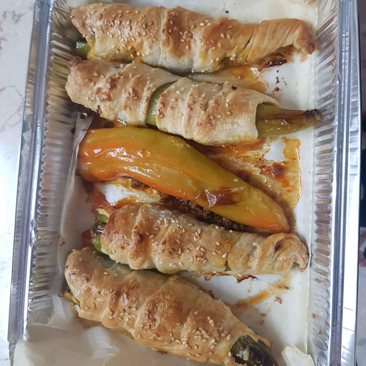 פלפל ירוק במילןוי בשר טחון בציפוי בצק עלים בתנור